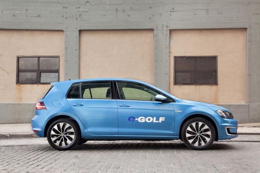  Volkswagen e-Golf 2015 года  (фото 4 из 7)